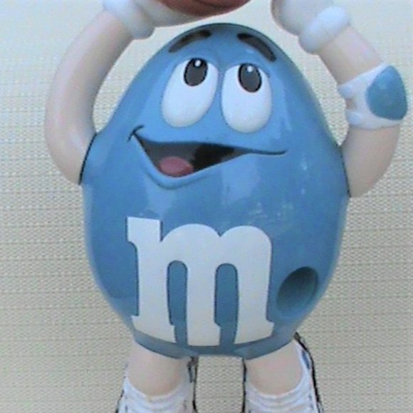 M & M Basketball figurine - Picture 5 of 7